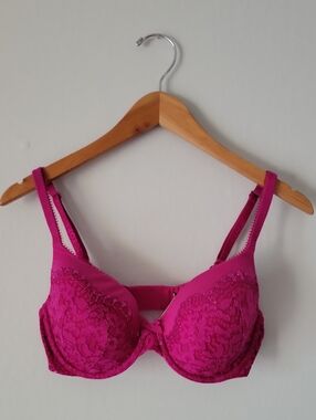 Victoria's Secret Fuchsia Lace Underwire Bra